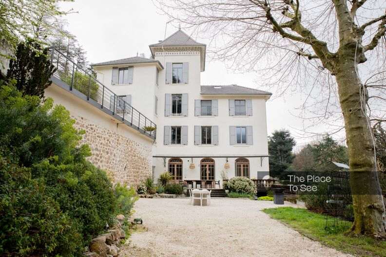 Maison de maître à la fois ancienne et contemporaine décorée avec goût