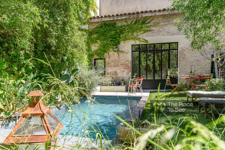 Town house with stone wall in Marseille