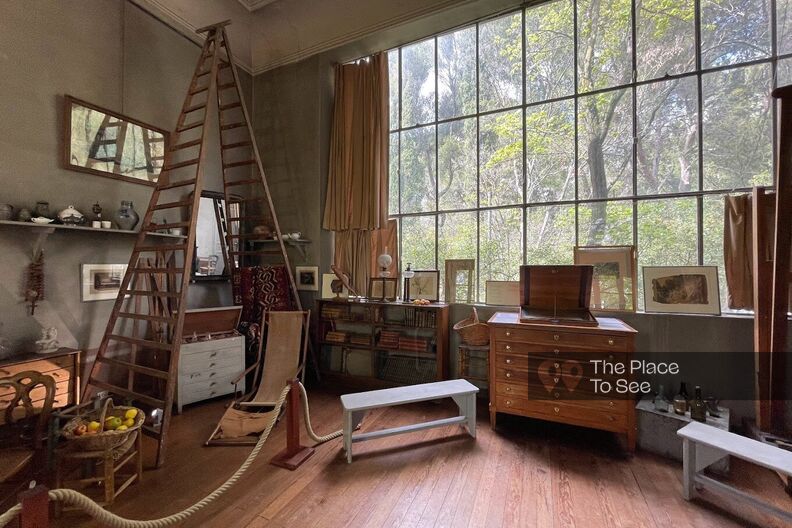 Former painter's workshop in Provence