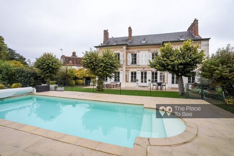 Renovated mansion with swimming pool