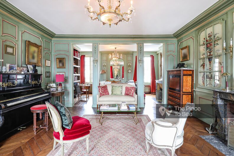 Colorful 18th century Parisian apartment