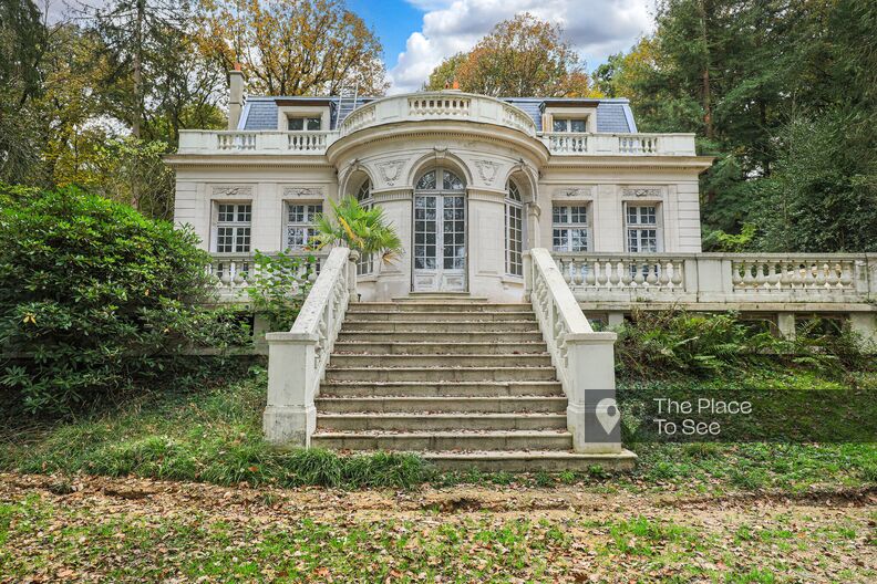 Empty and weathered Roaring Twenties mansion