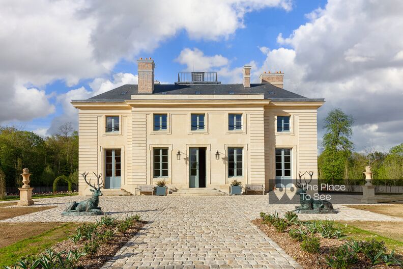 Fully renovated 18th century royal hunting lodge